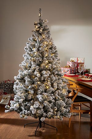 Kunstig juletræ med sne og LED