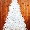 Et hvidt kunstigt juletræ er et flot alternativ til det klassiske juletræ.