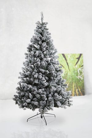 Juletræ med sne og LED er et flot juletræ med stemning og lys.